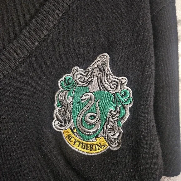 Harry Potter Womens Cardigan 2XL Slytherin Crest Varsity Knit Black - Picture 2 of 7
